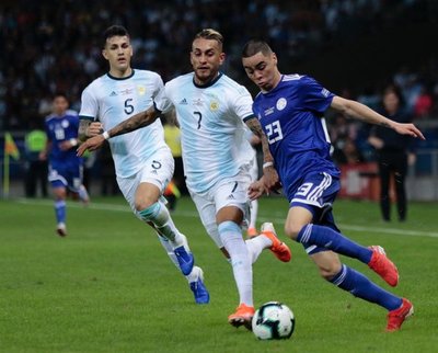 Paraguay empata con Argentina y mantiene intacta las chances de clasificar