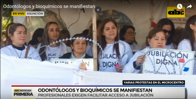 Odontólogos y bioquímicos se manifiestan por jubilación