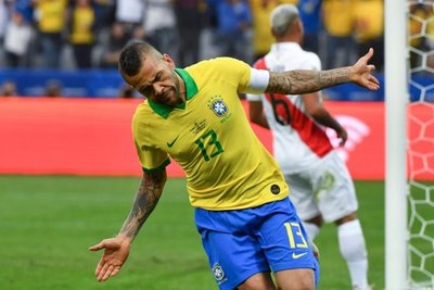 Dani Alves deja el PSG