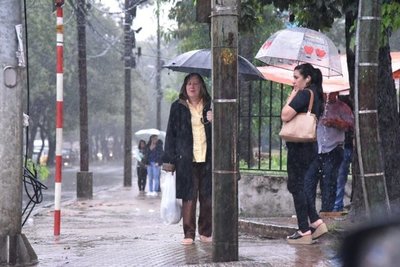 Anuncian descenso de la temperatura y lluvias para este martes