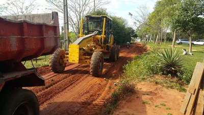 Santa Rosa: reparan caminos vecinales