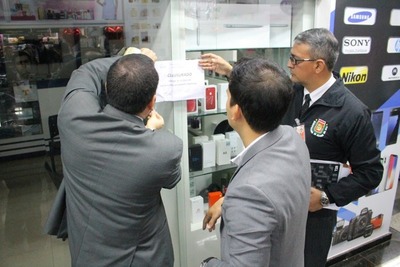 Clausuran dos locales comerciales en Ciudad del Este