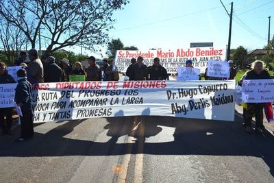 Con cierre de ruta, piden asfaltado de camino en San Juan