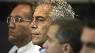 Millonario acusado de crear red para abusar de niñas