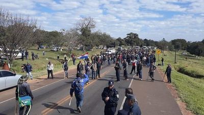 Unos 1.500 mandioqueros bloquean ruta en Caaguazú