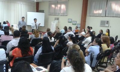 Casi la mitad de docentes se aplazó en prueba escrita de concurso del MEC
