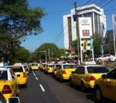 Taxistas bloquearán accesos a la capital este martes