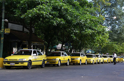 Asunción: Concejales proponen que taxistas paguen por uso de espacios públicos