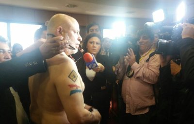 Payo denuncia agresión por guardias de Kirmser: "Me agarraron del cuello"