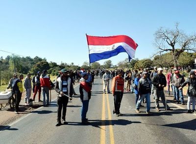 Mandioqueros siguen con cierres de rutas
