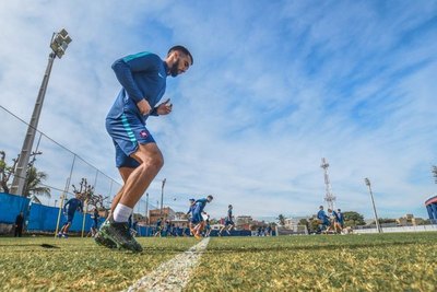 Espínola remarcó la diferencia entre Jubero y Russo