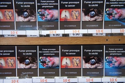 Encuentra foto de su pierna amputada en paquete de cigarrillos