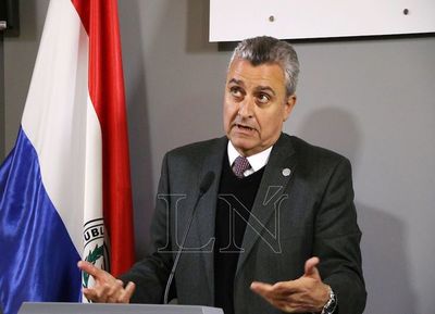 Villamayor molesto, dice que la Fiscalía no puede allanar una Comisaría
