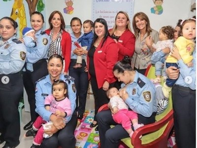 La primera dama sigue apoyando creaciones de salas de lactancia