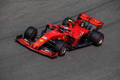 El Ferrari de Leclerc domina los segundos libres