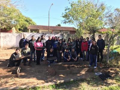 EBY apoya preparación de huertas en escuelas de Misiones