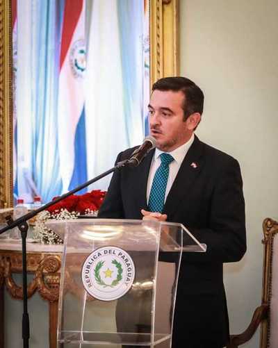 Ministro Petta resalta proyecto de desarrollar un canal educativo a través de plataformas de comunicación