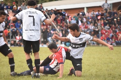 LMS: 15 de Agosto y 17 de Marzo empatan en la primera final