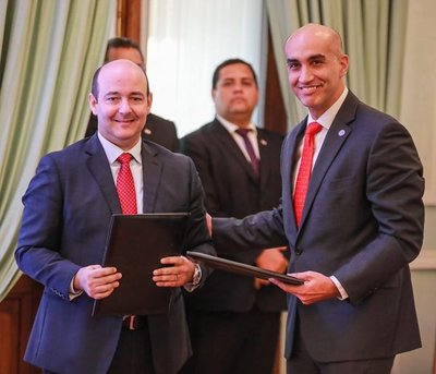Gobierno instala fibra óptica para conexión a unos ciento diez Servicios de Salud