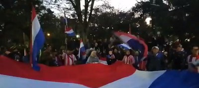 Marchan por el juicio político y piden que más gente se sume