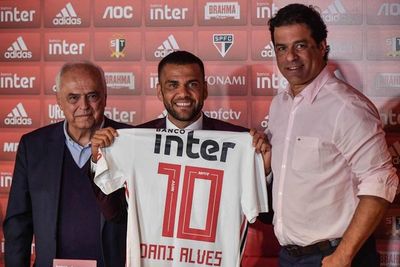 Posibles debuts de Alves y Juanfran centran la atención