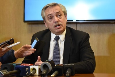 Argentina debe renegociar con FMI y revisar acuerdo Mercosur-UE, dice Fernández
