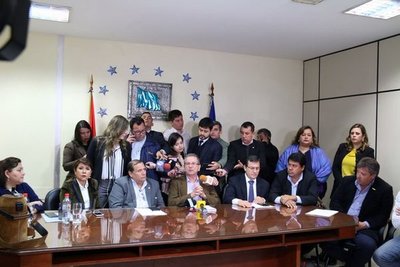 Bancada liberal en diputados insiste en juicio político