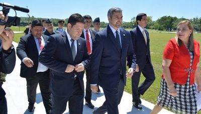 Rodríguez habla de renuncia y Velázquez de destitución