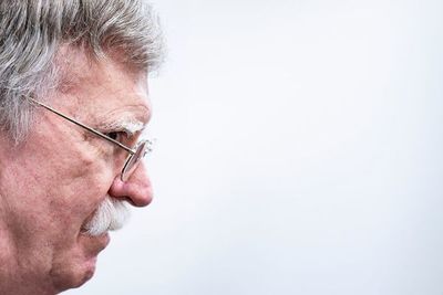 EEUU discutió con funcionarios de Venezuela “a espaldas de Maduro” su salida, dice Bolton