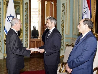 Embajador israelí pyahu opresenta carta credencial mburuvicha guasúpe