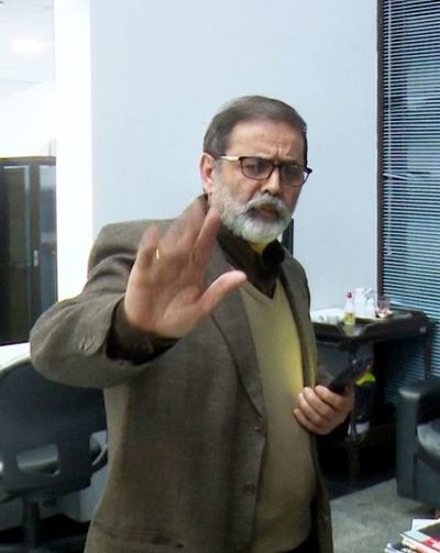 Exdirector da confusas explicaciones y ratifica apoyo al acta