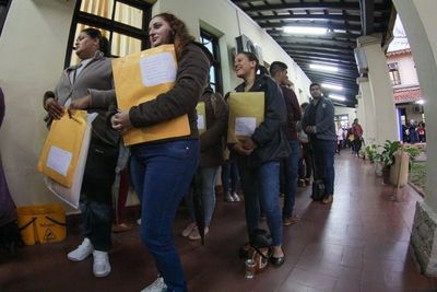 Desde hoy, profesionales de salud se postulan para cubrir 616 vacancias
