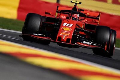 Ferrari lidera en el primer libre