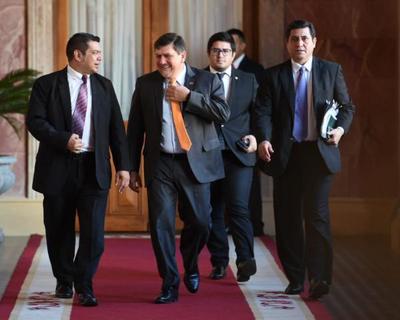 Mandatario recibió al titular del Congreso quien platea nueva Cumbre de Poderes, basado en 5 ejes