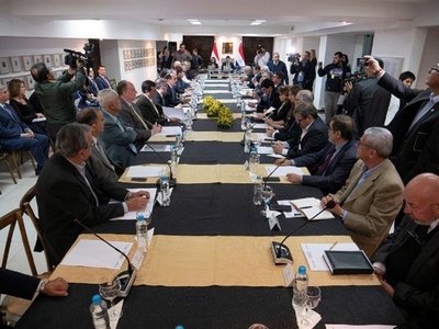 Comisión de 27 expertos asesora a Paraguay en el acuerdo de Itaipú