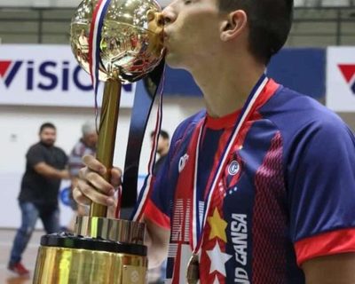 Báez dio su primer grito de campeón en la Liga Premium de futsal FIFA