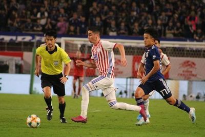 Japón derrota a una pálida albirroja