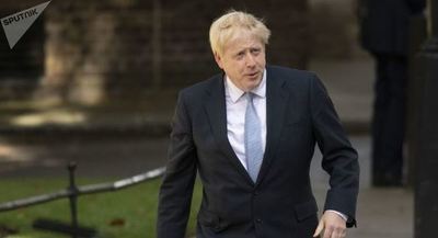 Boris Johnson recorta su visita a la reina Isabel para contener la crisis de su Gobierno
