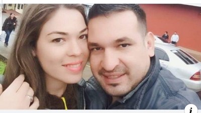 Enojada golpeó el volante de su novio: volcaron y ella falleció