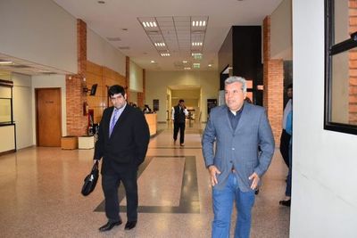 Exintendente de Santa Elena va a juicio y defensa plantea incidente