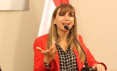 Malversación de fondos es "invento" de la prensa, sostiene ministra de Trabajo
