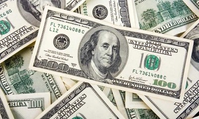 Dólar persiste al alza