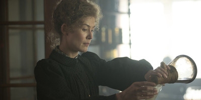 Pionera, genio y rebelde, así es Rosamund Pike en "Radioactive"
