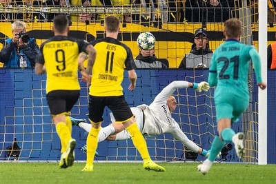 Ter Stegen salva al Barcelona y rescata un valioso empate en Alemania