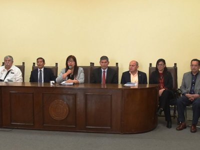 Autoridades de la UNA congelan sus salarios para lograr nivelación