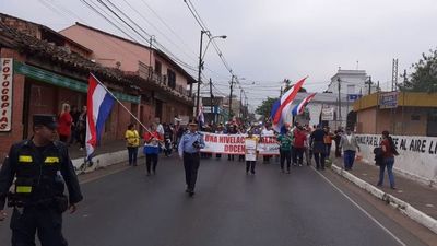 Docentes de la UNA marchan en San Lorenzo