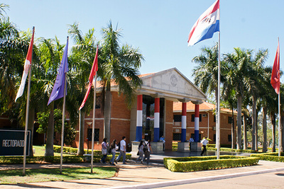 Hacienda buscará alternativas para que crisis no afecte a universidades