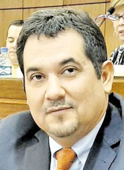 Senador dice que habrá más cambios en Gabinete de Abdo