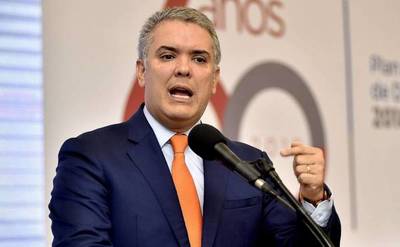 Duque acusa a grupos armados de alistar a menores en frontera con Venezuela
