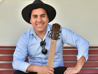 Festejando sus 15 años de carrera Roscer Díaz lanza disco con ÚH